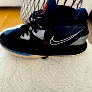 Basketball sneakers used good condition